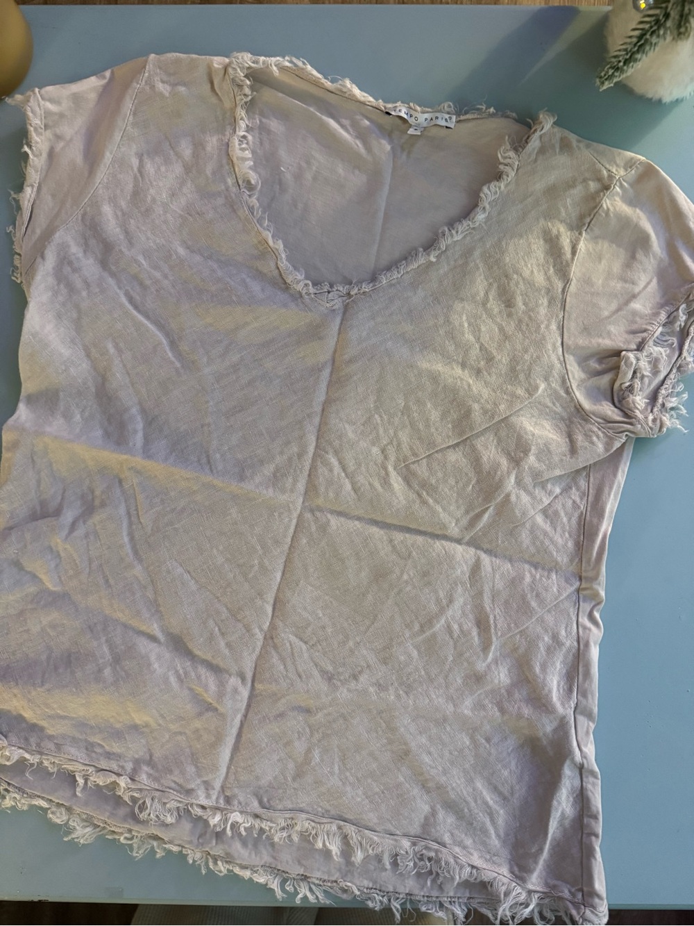 Tempo Paris Frayed V-Neck Short Sleeve Tee in Soft Tan Size S